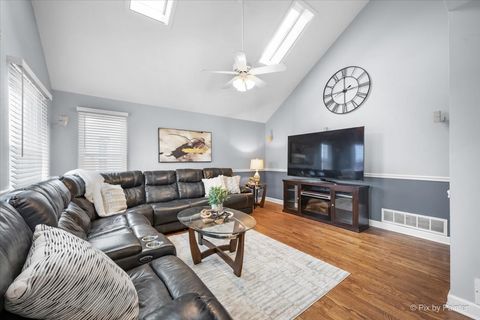 Tiny photo for 1425 Iris Avenue, Carol Stream, IL 60188 (MLS # 12622924)