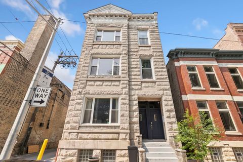 814 N Hermitage Avenue Chicago IL 60622