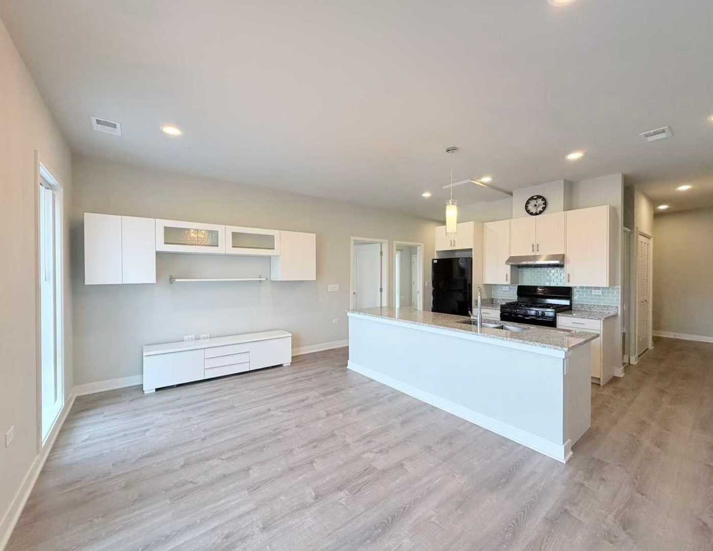 3218 S Archer Avenue 201