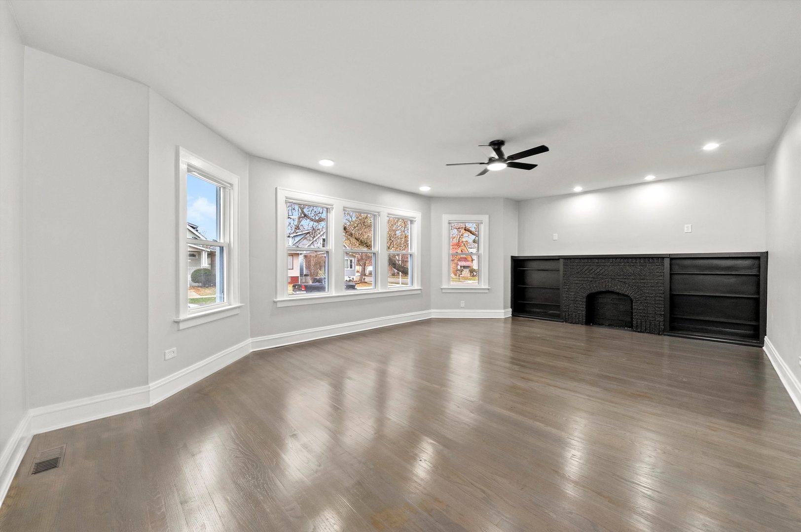 11009 S Normal Avenue