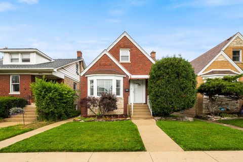Photo of 4914 W Warwick Avenue, Chicago, IL 60641 (MLS # 12686314)