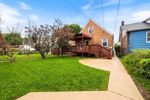 Tiny photo for 4914 W Warwick Avenue, Chicago, IL 60641 (MLS # 12686314)