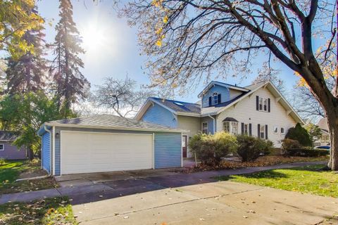 Tiny photo for 201 S Mitchell Avenue, Arlington Heights, IL 60005 (MLS # 12542430)
