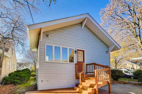 Tiny photo for 201 S Mitchell Avenue, Arlington Heights, IL 60005 (MLS # 12542430)