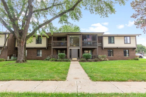Photo of 566 Somerset Lane #4, Crystal Lake, IL 60014 (MLS # 12760952)