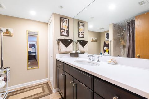 Tiny photo for 1S045 Spring Road #1D, Oakbrook Terrace, IL 60181 (MLS # 12527158)