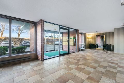 Tiny photo for 1S045 Spring Road #1D, Oakbrook Terrace, IL 60181 (MLS # 12527158)