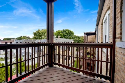 Tiny photo for 3408 W Sunnyside Avenue #3, Chicago, IL 60625 (MLS # 12755326)