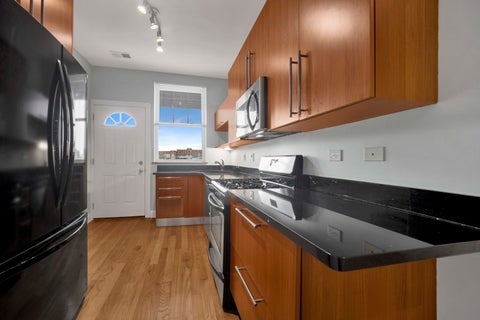 Tiny photo for 3408 W Sunnyside Avenue #3, Chicago, IL 60625 (MLS # 12755326)