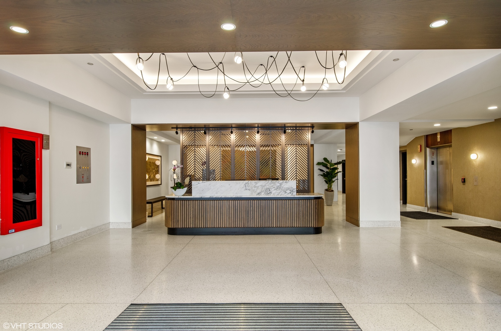 165 N CANAL Street 1414