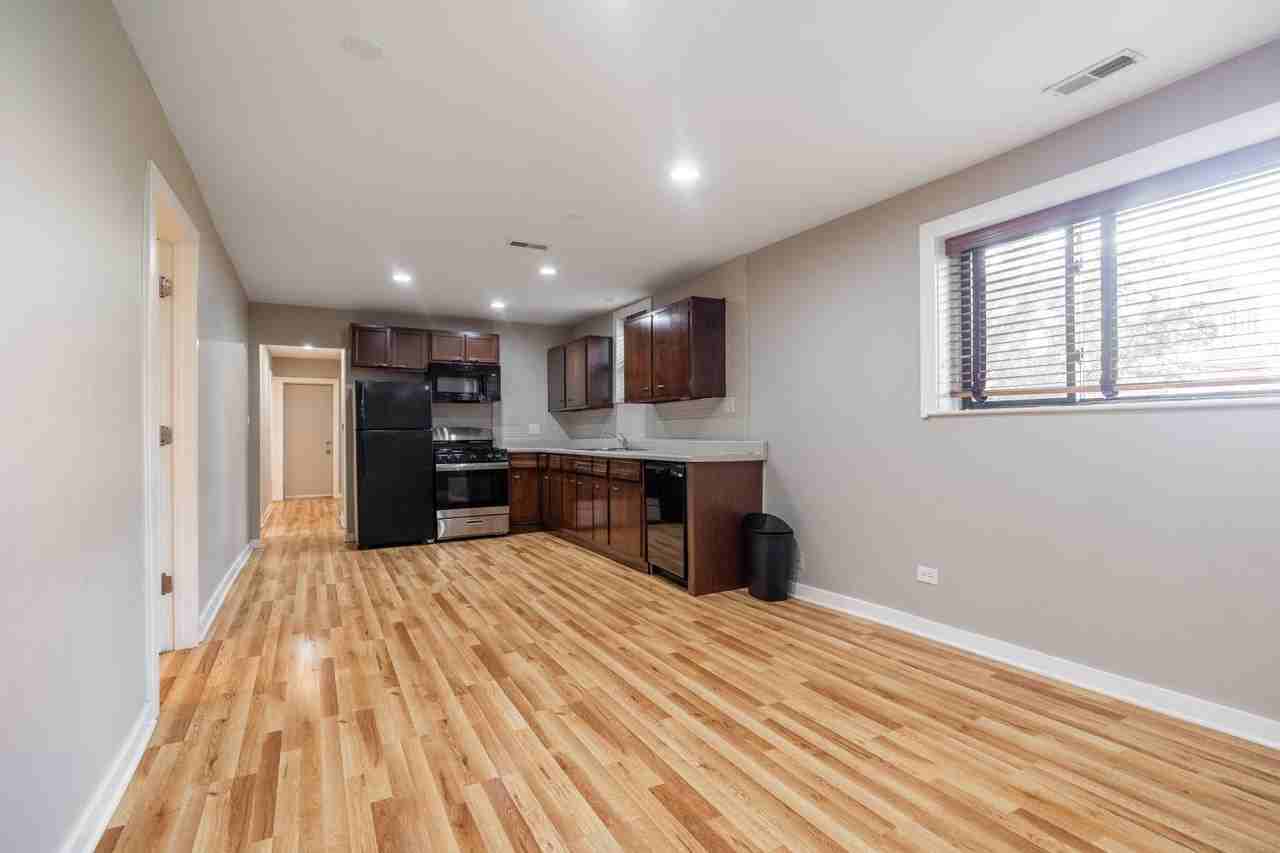 1037 W Polk Street 1R