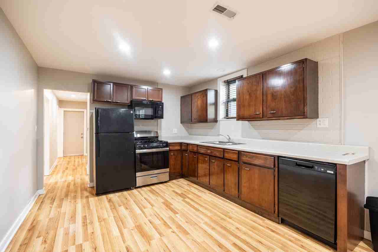 1037 W Polk Street 1R