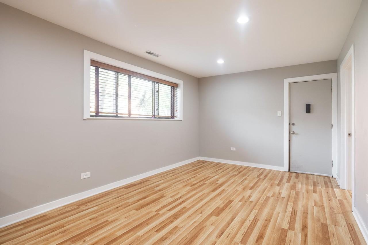 1037 W Polk Street 1R