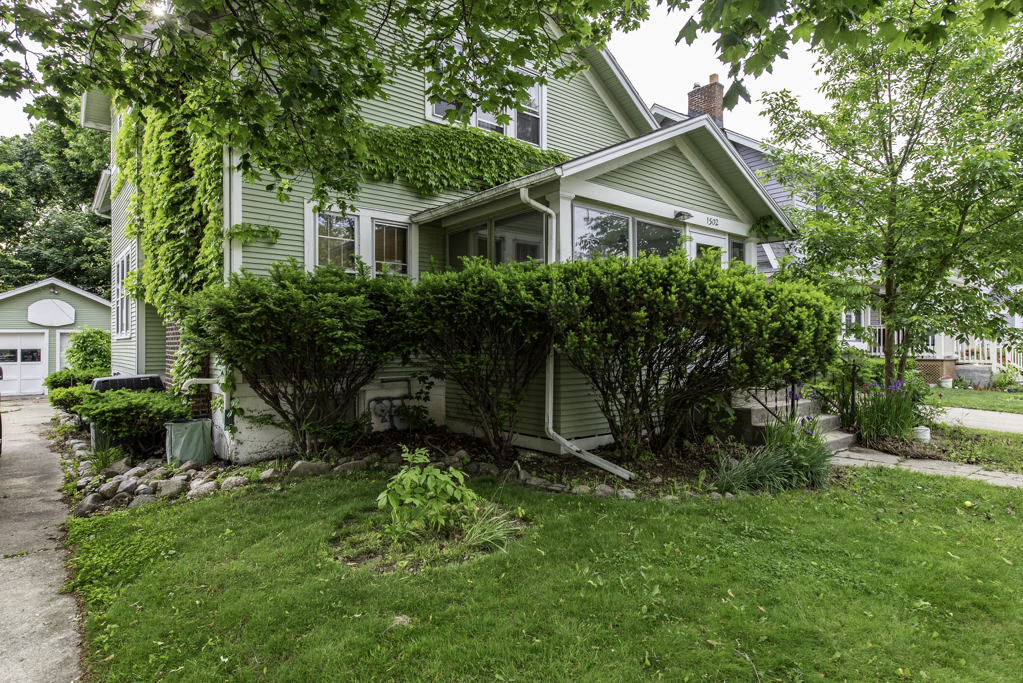 1502 Henry Place