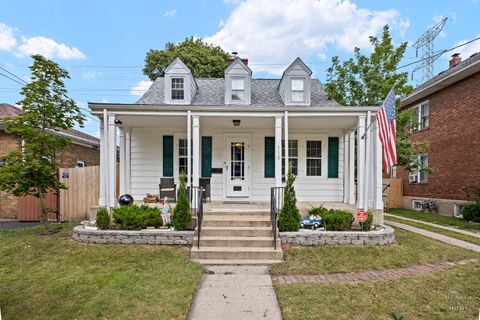 Photo of 710 W Keith Avenue, Waukegan, IL 60085 (MLS # 12352088)