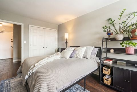 Tiny photo for 555 W Cornelia Avenue #512, Chicago, IL 60657 (MLS # 12620164)