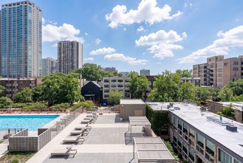 Tiny photo for 555 W Cornelia Avenue #512, Chicago, IL 60657 (MLS # 12620164)