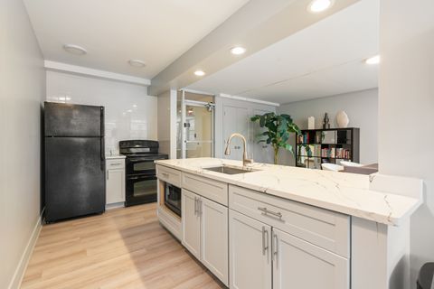 Tiny photo for 555 W Cornelia Avenue #512, Chicago, IL 60657 (MLS # 12620164)