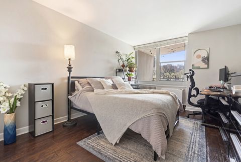 Tiny photo for 555 W Cornelia Avenue #512, Chicago, IL 60657 (MLS # 12620164)