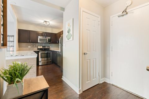 Tiny photo for 555 W Cornelia Avenue #512, Chicago, IL 60657 (MLS # 12620164)