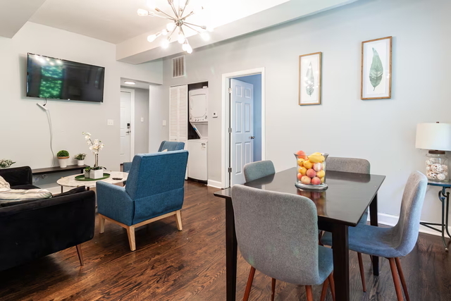 3301 N Harding Avenue 2S