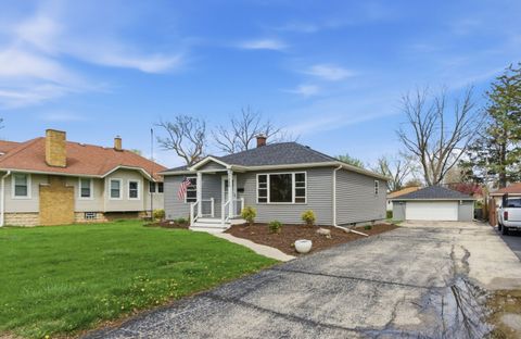 Photo of 1520 Hosmer Street, Joliet, IL 60435 (MLS # 12619507)
