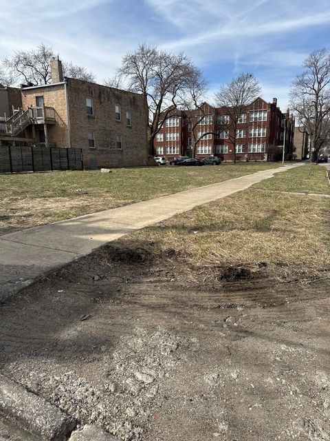 201 E 70th Street Chicago IL 60637