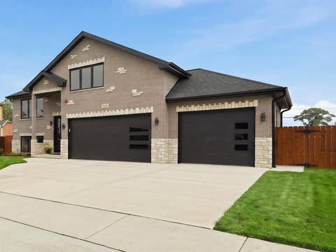 Tiny photo for 7744 W 81st Street, Bridgeview, IL 60455 (MLS # 12717727)