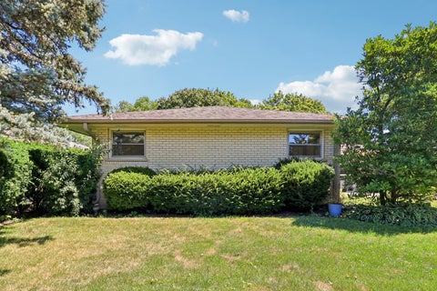 Tiny photo for 1706 N Aspen Drive, Mount Prospect, IL 60056 (MLS # 12718722)