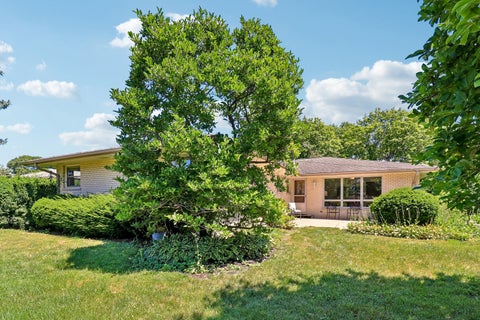 Tiny photo for 1706 N Aspen Drive, Mount Prospect, IL 60056 (MLS # 12718722)