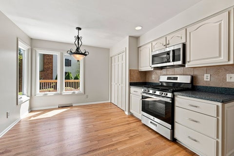 Tiny photo for 43 Dunham Place, St. Charles, IL 60174 (MLS # 12663396)