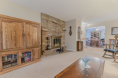 Single Family Residence in Wadsworth IL 13400 Greenview Drive 8.jpg