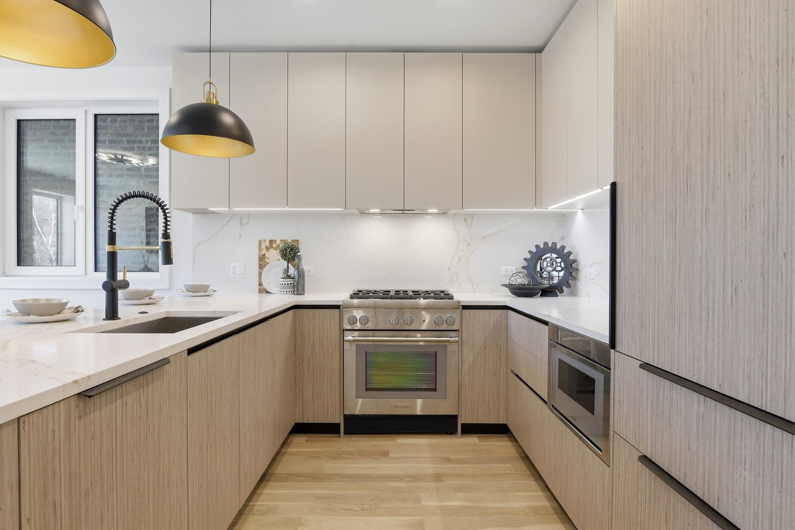 1325 N Artesian Avenue 2