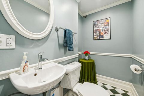 Tiny photo for 5555 N SHERIDAN Road #1011, Chicago, IL 60640 (MLS # 12567391)