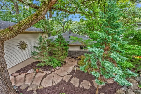 Photo of 208 N Shore Drive, Oakwood Hills, IL 60013 (MLS # 12760392)