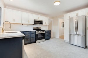 Tiny photo for 6117 W 80th Street W, Burbank, IL 60459 (MLS # 12795581)