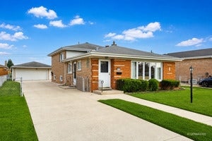 Photo of 6117 W 80th Street W, Burbank, IL 60459 (MLS # 12795581)