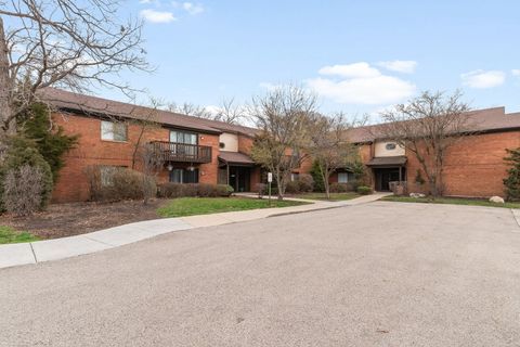 Tiny photo for 33561 N Royal Oak Lane #209, Grayslake, IL 60030 (MLS # 12588273)