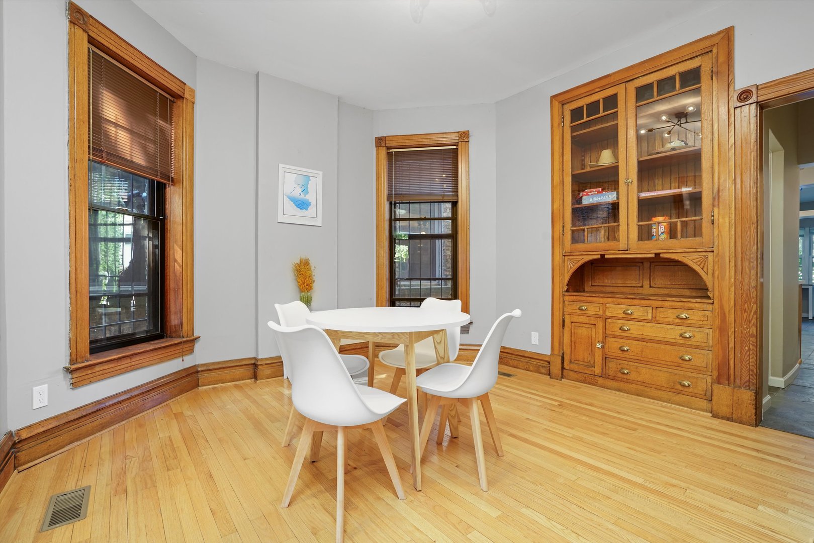 3816 N Kenmore Avenue