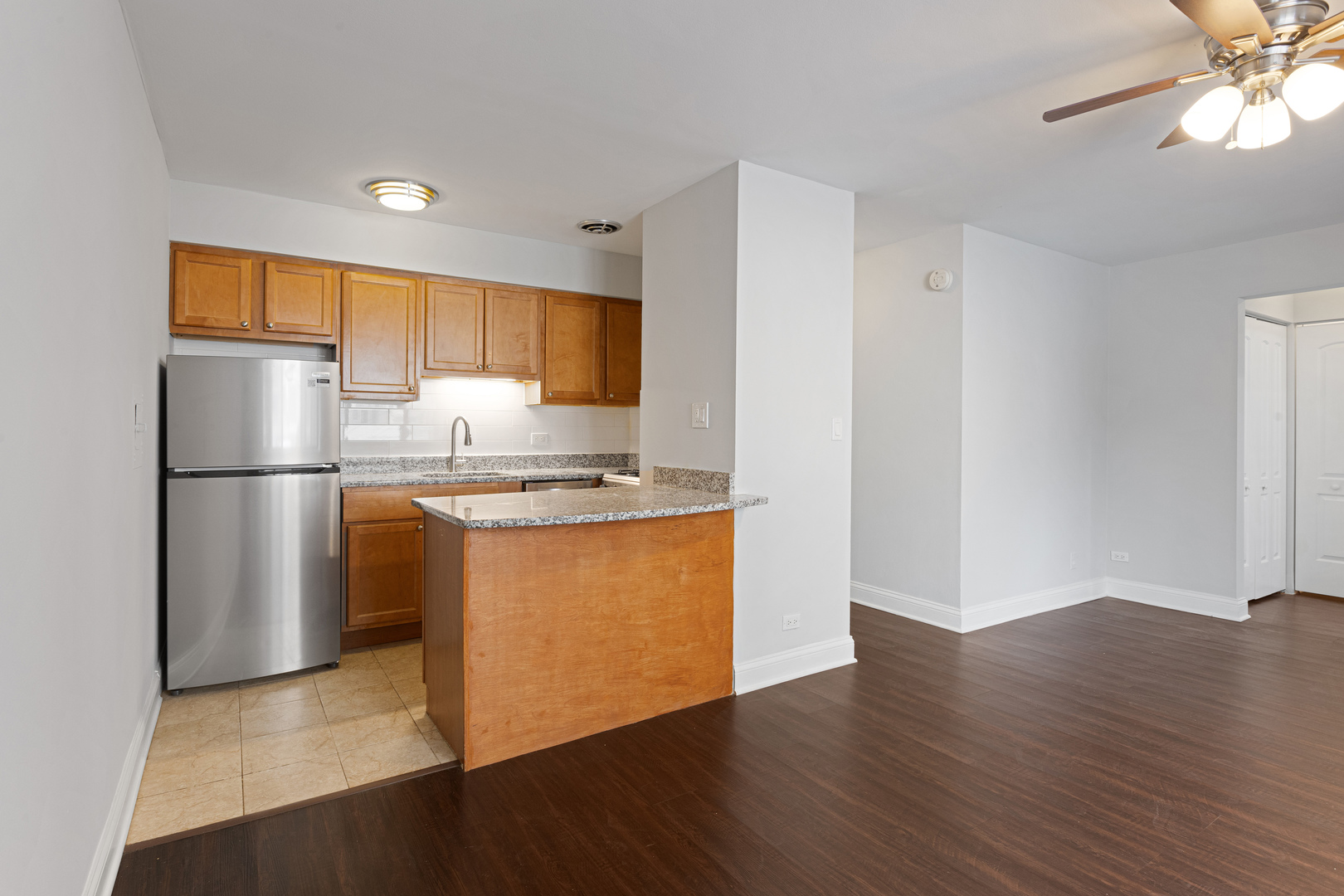 5534 N Kenmore Avenue 205