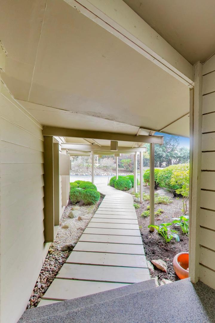 24283 N GRANDVIEW Drive