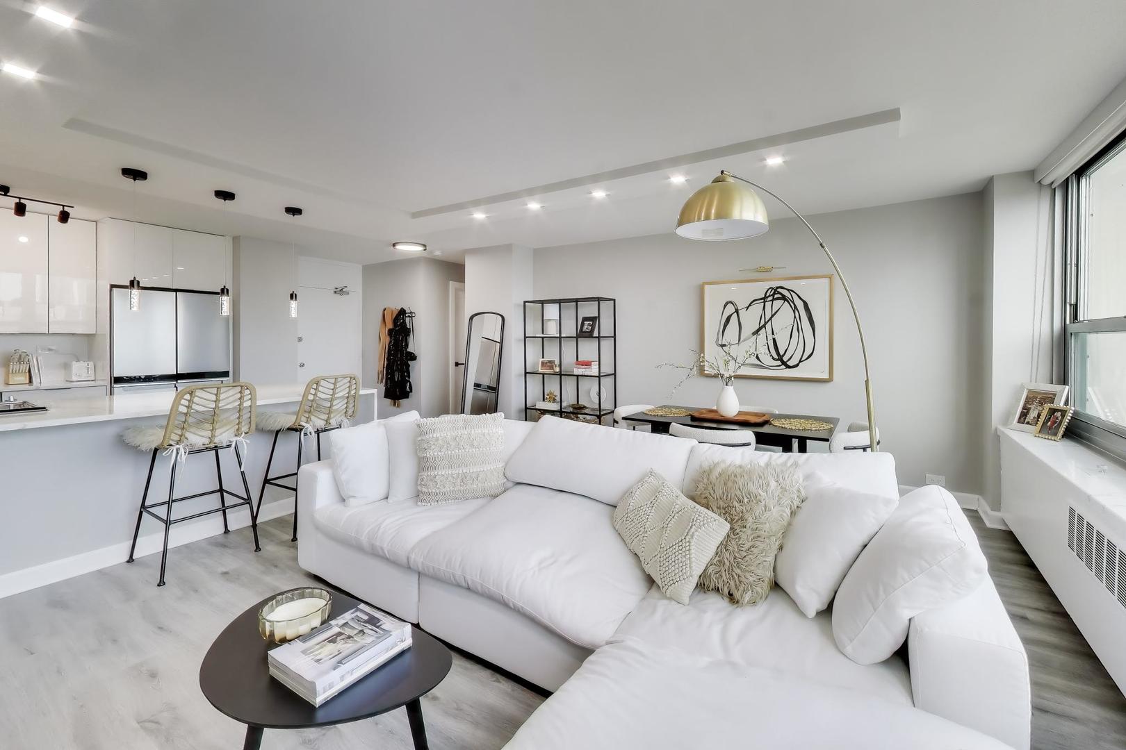 1255 N Sandburg Terrace 2804