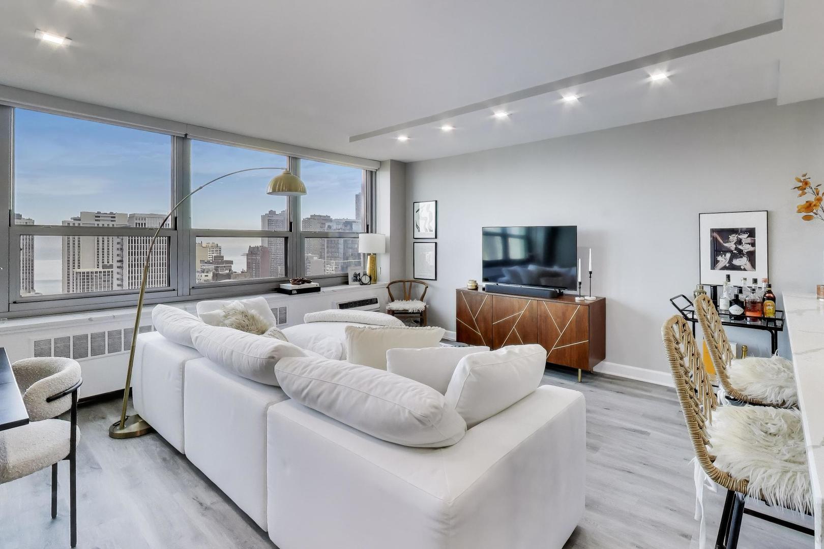 1255 N Sandburg Terrace 2804