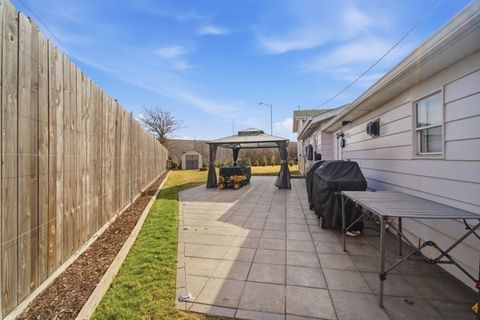 Tiny photo for 2469 Parkwood Lane, Des Plaines, IL 60018 (MLS # 12572768)