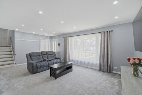 Tiny photo for 2469 Parkwood Lane, Des Plaines, IL 60018 (MLS # 12572768)