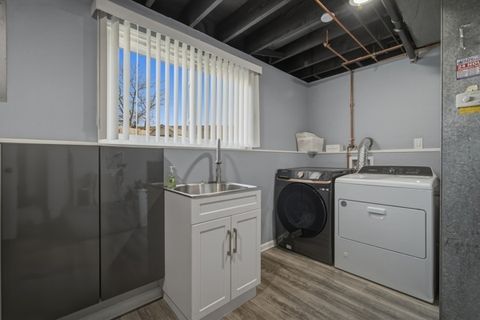 Tiny photo for 2469 Parkwood Lane, Des Plaines, IL 60018 (MLS # 12572768)