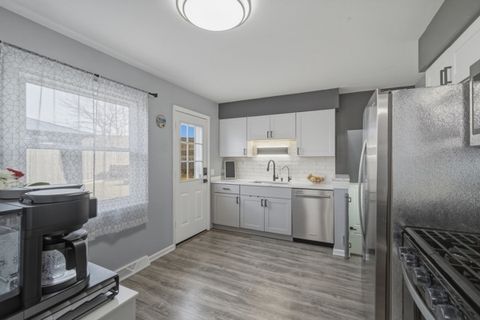 Tiny photo for 2469 Parkwood Lane, Des Plaines, IL 60018 (MLS # 12572768)