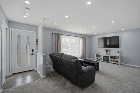 Tiny photo for 2469 Parkwood Lane, Des Plaines, IL 60018 (MLS # 12572768)