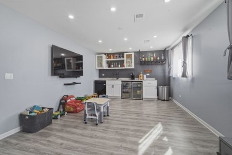 Tiny photo for 2469 Parkwood Lane, Des Plaines, IL 60018 (MLS # 12572768)