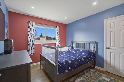 Tiny photo for 2469 Parkwood Lane, Des Plaines, IL 60018 (MLS # 12572768)